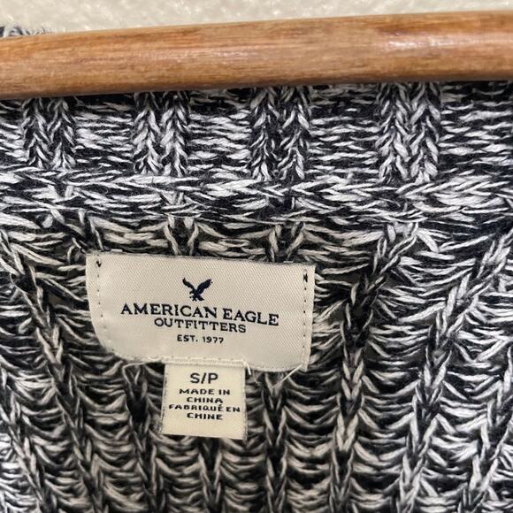 American Eagle Outfitters Chunky Knit Cardigan Size S/P - Picture 3 of 3